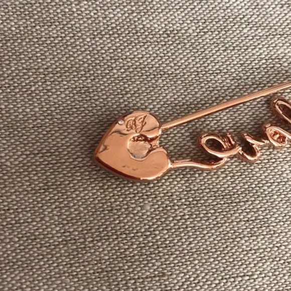 Betsey Johnson love pin - Picture 5 of 7